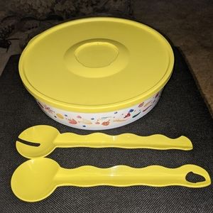 Tupperware fanciful bowl